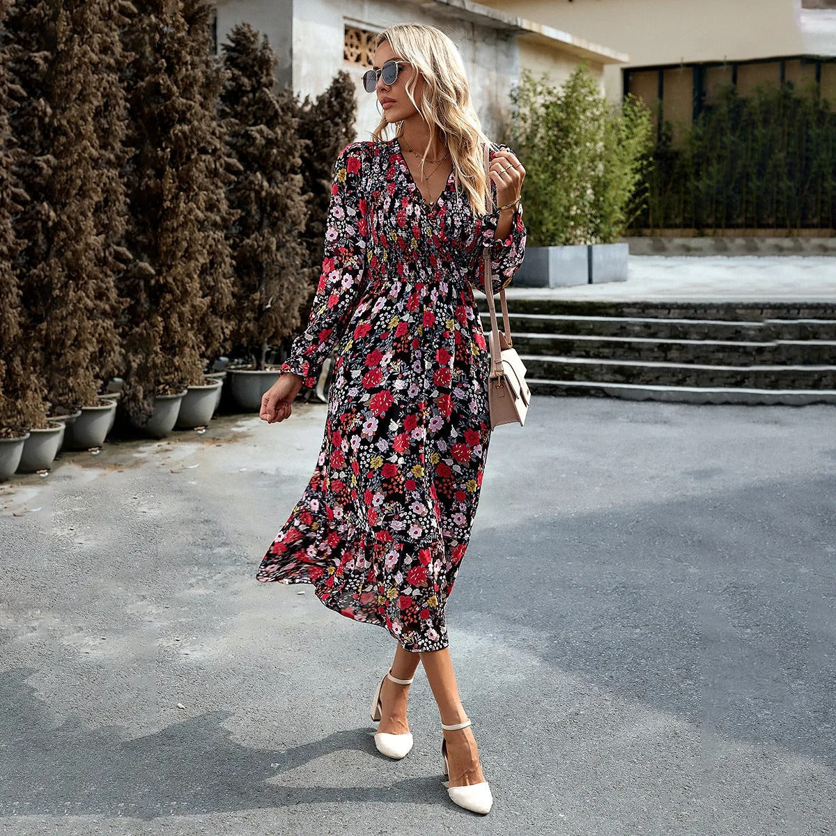 Savannah – V-Neck Floral Lantern Sleeve Dress